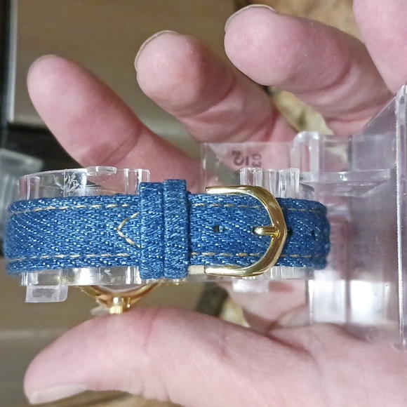 Carriage By Timex Women's Gold Tone Fashion Watch w/Denim Band. No Box. - Picture 3 of 9